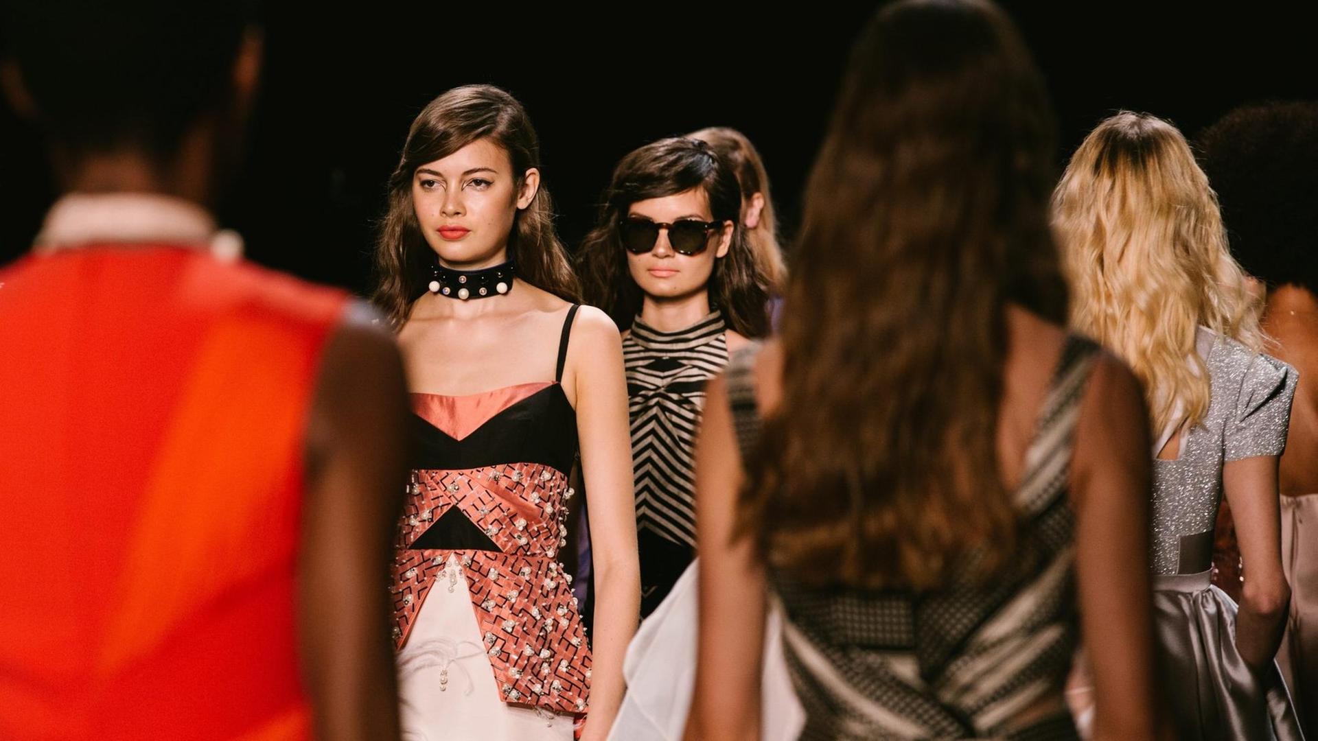 Models bei der New York Fashion Week, 2016. Models bei der New York Fashion Week, 2016.