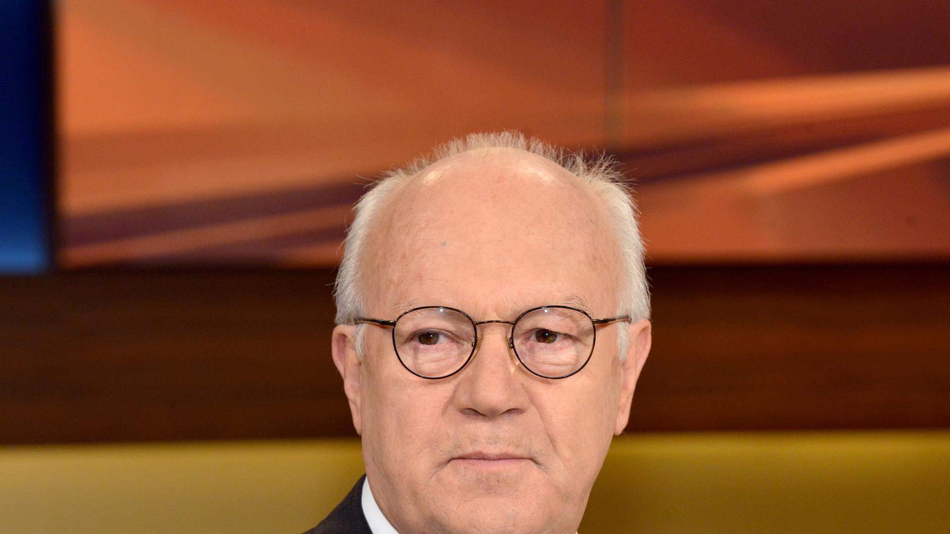 Dr. Hans-Peter Uhl, CSU-Innenexperte, aufgenommen am 19.02.2014 während der ARD-Talksendung "Anne Will" zum Thema: "Ziemlich beste Koalitions-Feinde - Wie groß ist der Schaden durch den Fall Edathy?" in den Studios Berlin-Adlershof. Dr. Hans-Peter Uhl, CSU-Innenexperte, aufgenommen am 19.02.2014 während der ARD-Talksendung "Anne Will" zum Thema: "Ziemlich beste Koalitions-Feinde - Wie groß ist der Schaden durch den Fall Edathy?" in den Studios Berlin-Adlershof.