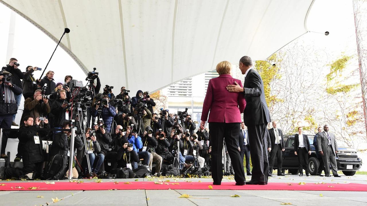 Kanzlerin Angela Merkel und US-Präsident Obama vor einem Treffen mit europäischen Regierungschefs in Berlin.