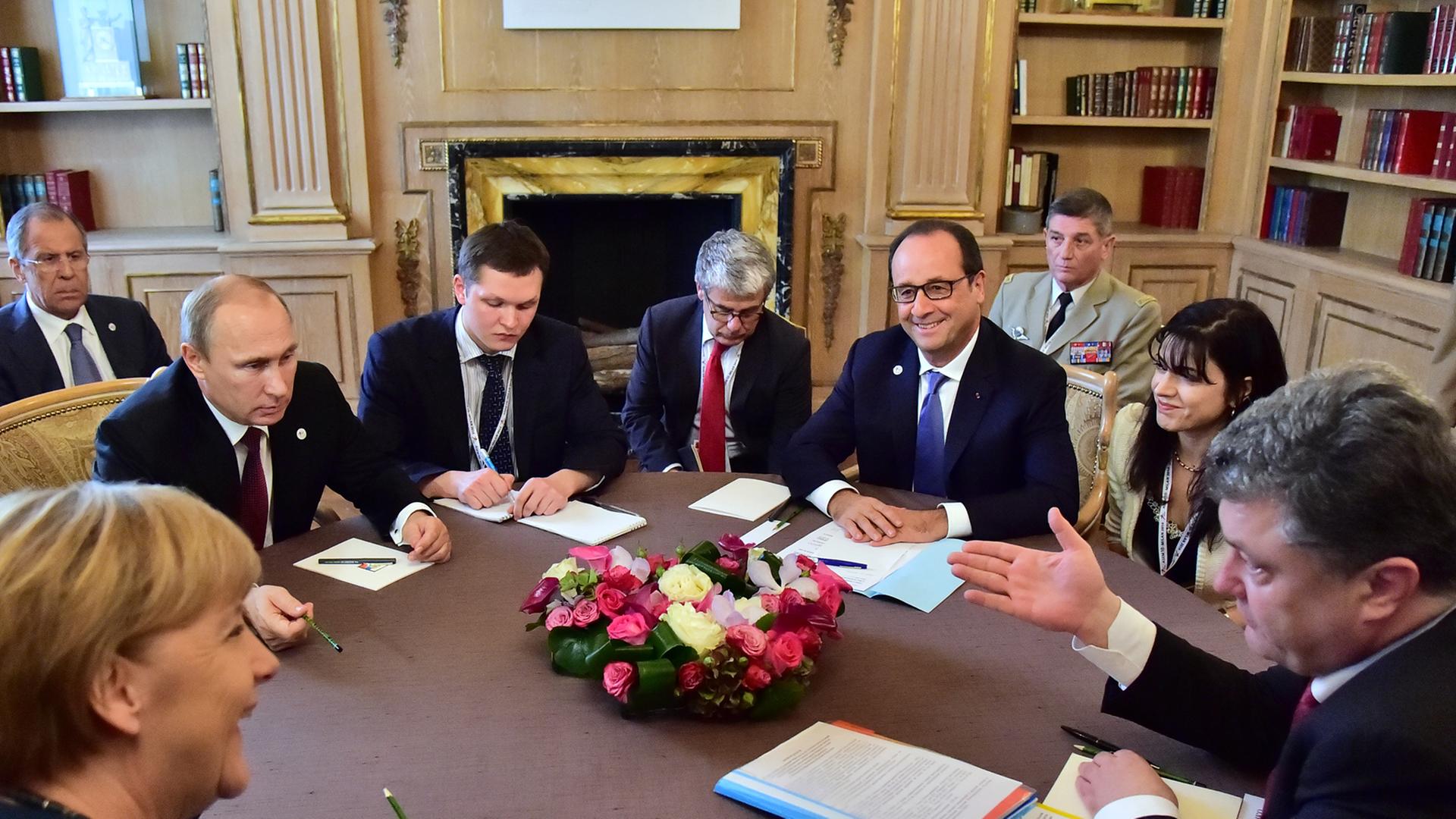 Verhandlungen in Mailand - Putin (l.) und Poroschenko (r.) sollen sich im Gasstreit geeinigt haben. Verhandlungen in Mailand - Putin (l.) und Poroschenko (r.) sollen sich im Gasstreit geeinigt haben.