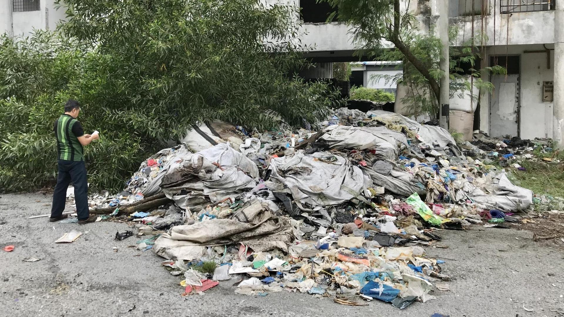 Ein Haufen Plastikmüll in Malaysia. Ein Haufen Plastikmüll in Malaysia.