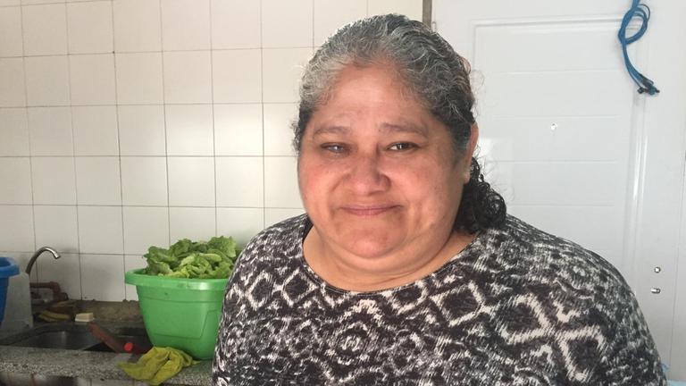 Eine warme Mahlzeit für 450 Personen - Monica Ruejas, Gründerin der Armenküche "Comedor Nueva Esperanza". Eine warme Mahlzeit für 450 Personen - Monica Ruejas, Gründerin der Armenküche "Comedor Nueva Esperanza".