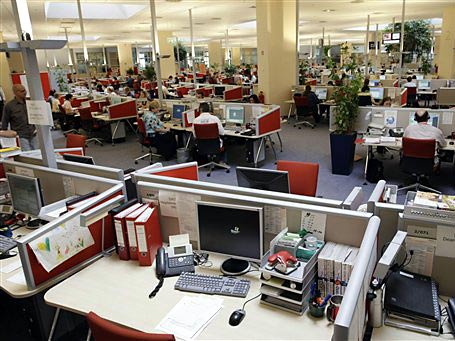 Ein leerer Arbeitsplatz, aufgenommen im Call-Center von Quelle in Berlin. Ein leerer Arbeitsplatz, aufgenommen im Call-Center von Quelle in Berlin.