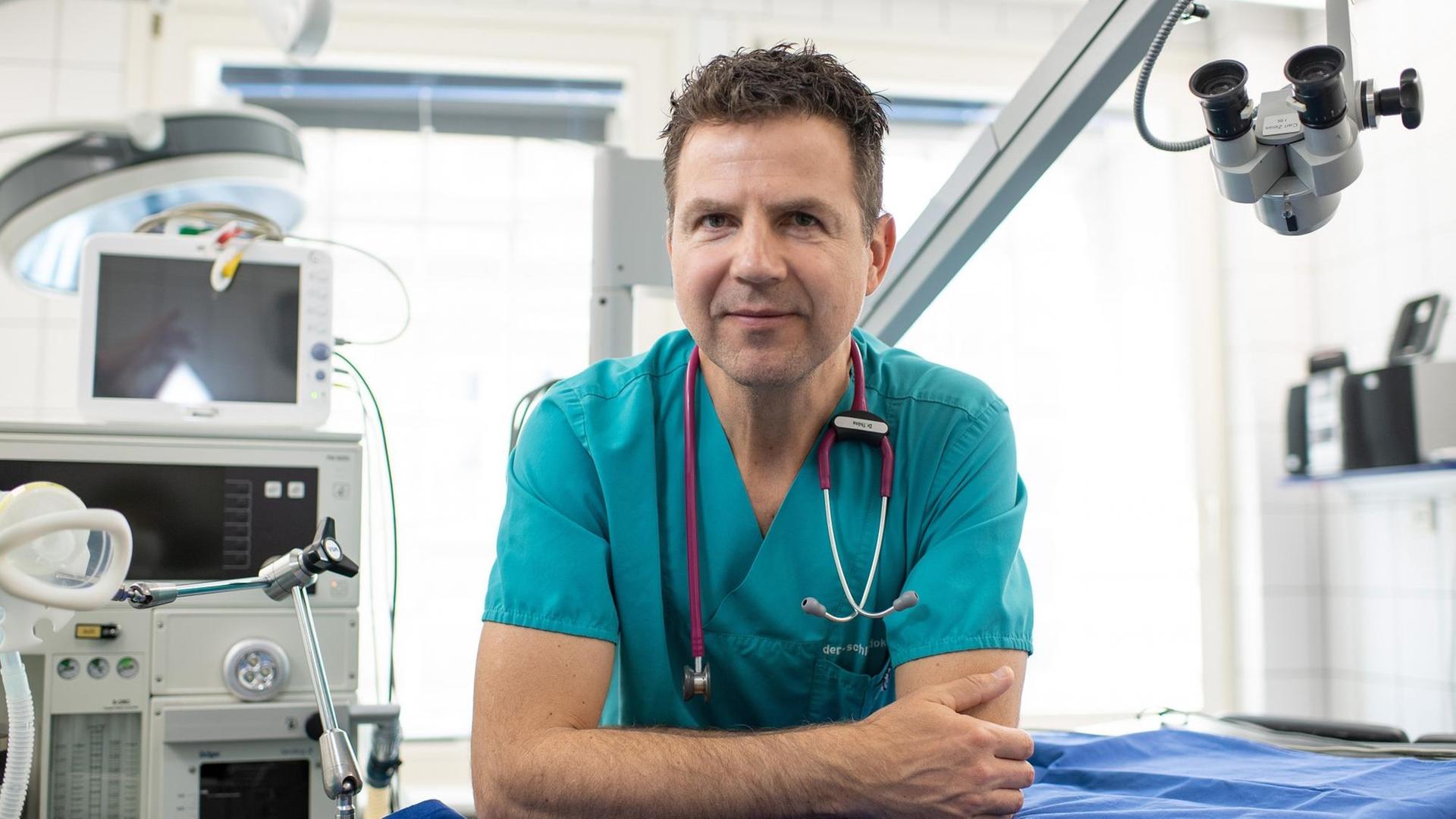 Matthias Thöns, Palliativmediziner, am 11.04.2019 in seiner Praxis in Witten. Matthias Thöns, Palliativmediziner, am 11.04.2019 in seiner Praxis in Witten.