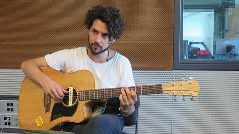 Der Musiker Matteo Capreoli zu Gast bei Deutschlandradio Kultur.