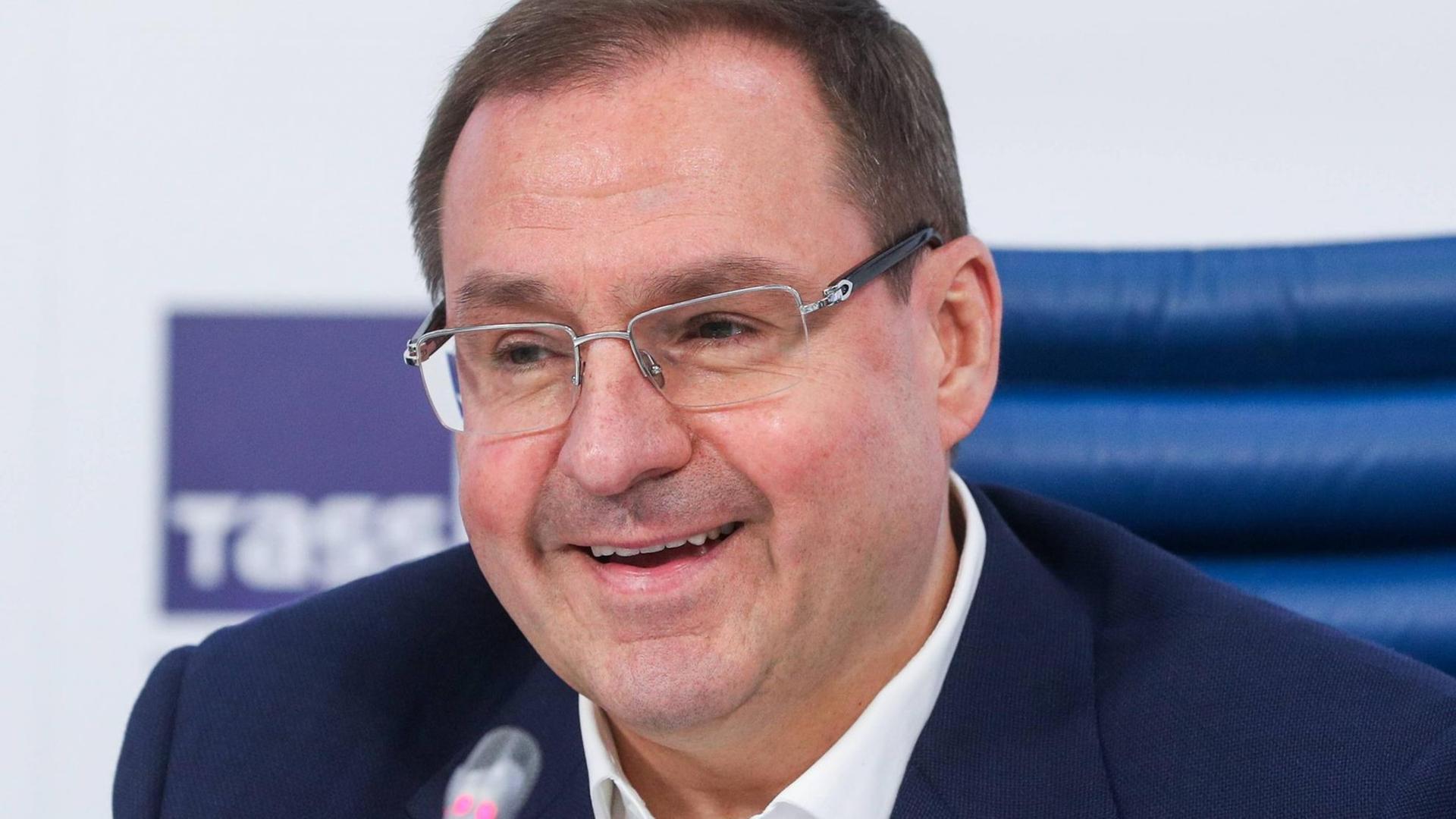 MOSCOW, RUSSIA - JULY 16, 2019: Russian Canoe Federation President Yevgeny Arkhipov at a press conference, PK, Pressekonferenz ahead of the 2019 ECA (European Canoe Association) Dragon Boat Nations & Clubs European Ñhampionships scheduled to start on July 17 in Moscow. Alexander Shcherbak/TASS PUBLICATIONxINxGERxAUTxONLY TS0B3456 MOSCOW, RUSSIA - JULY 16, 2019: Russian Canoe Federation President Yevgeny Arkhipov at a press conference, PK, Pressekonferenz ahead of the 2019 ECA (European Canoe Association) Dragon Boat Nations & Clubs European Ñhampionships scheduled to start on July 17 in Moscow. Alexander Shcherbak/TASS PUBLICATIONxINxGERxAUTxONLY TS0B3456