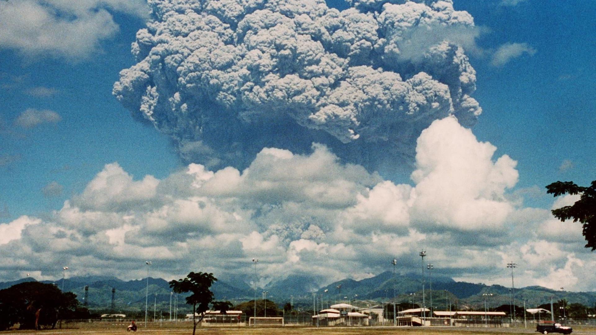 Eine Eruptionswolke des Pinatubo Eine Eruptionswolke des Pinatubo