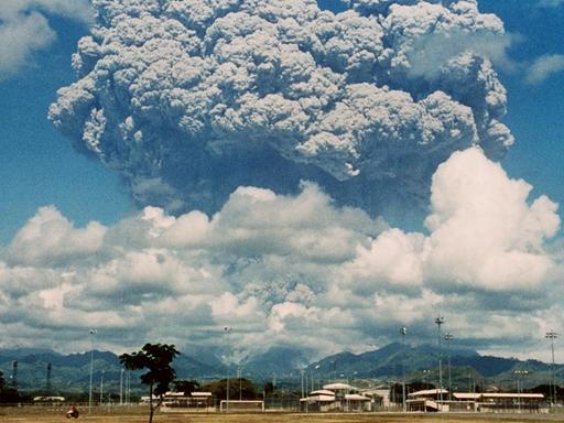 Eine Eruptionswolke des Pinatubo