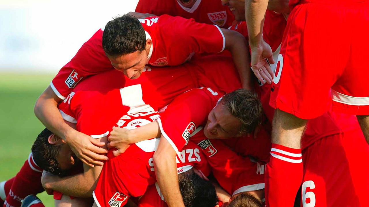 Fußballteam freut sich über ein Tor Fußballteam freut sich über ein Tor
