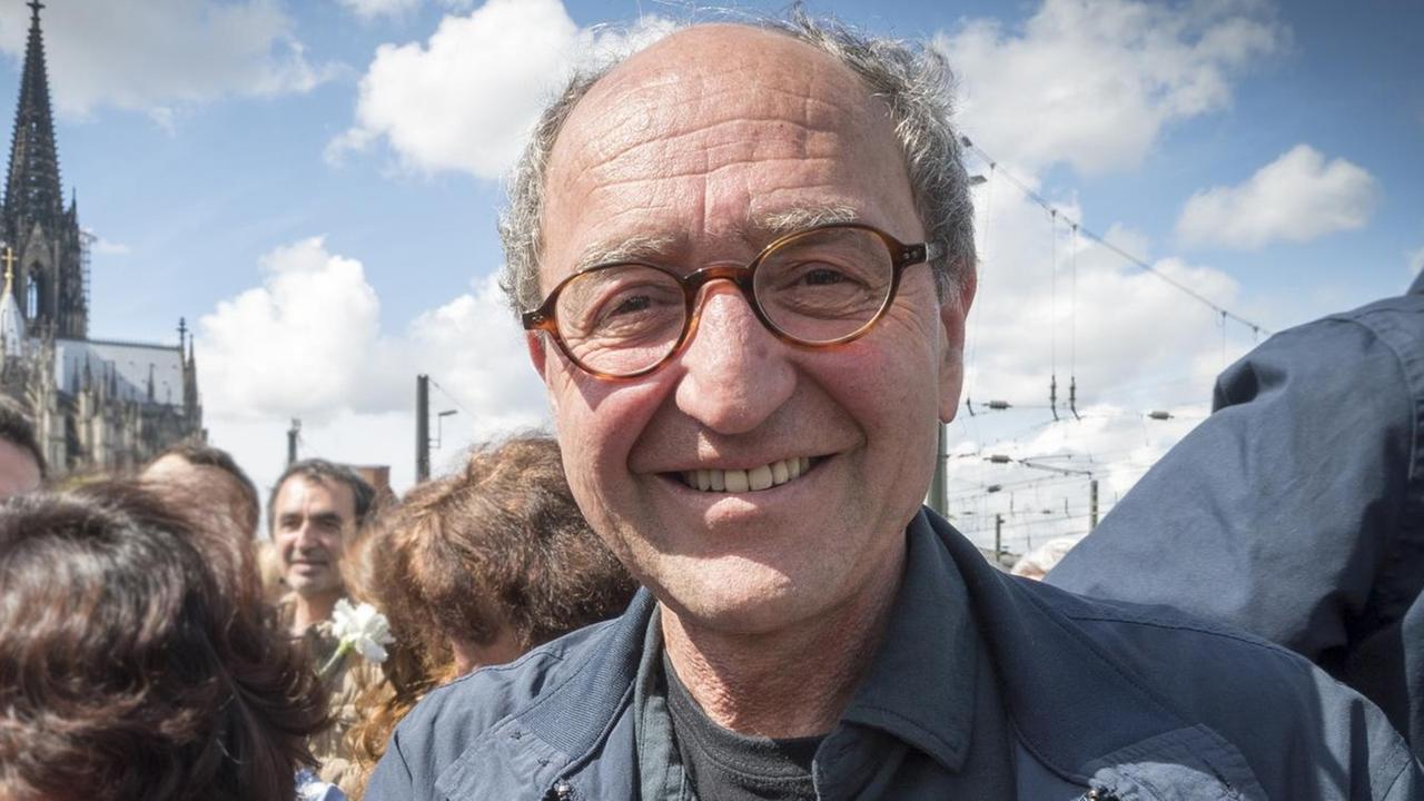 Doğan Akhanlı bei der Einweihung des Denkmals für den Genozid an der armenischen Bevölkerung in Köln. Doğan Akhanlı bei der Einweihung des Denkmals für den Genozid an der armenischen Bevölkerung in Köln.