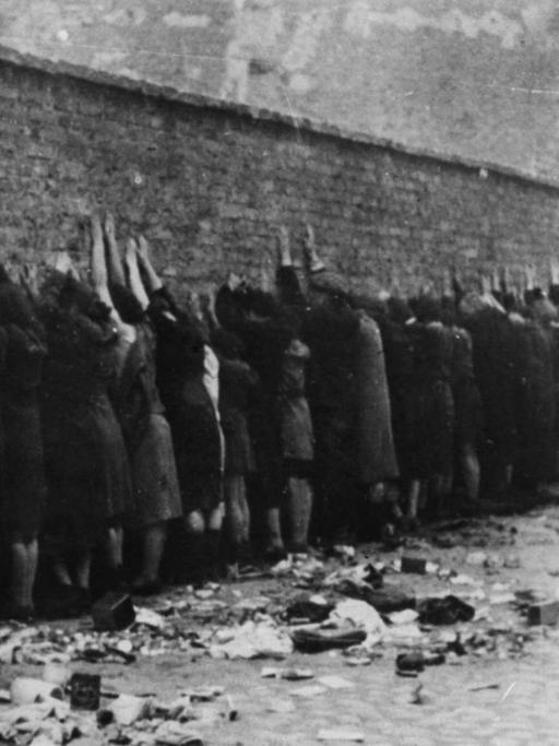 Massenerschießung im Warschauer Ghetto während des Zweiten Weltkriegs