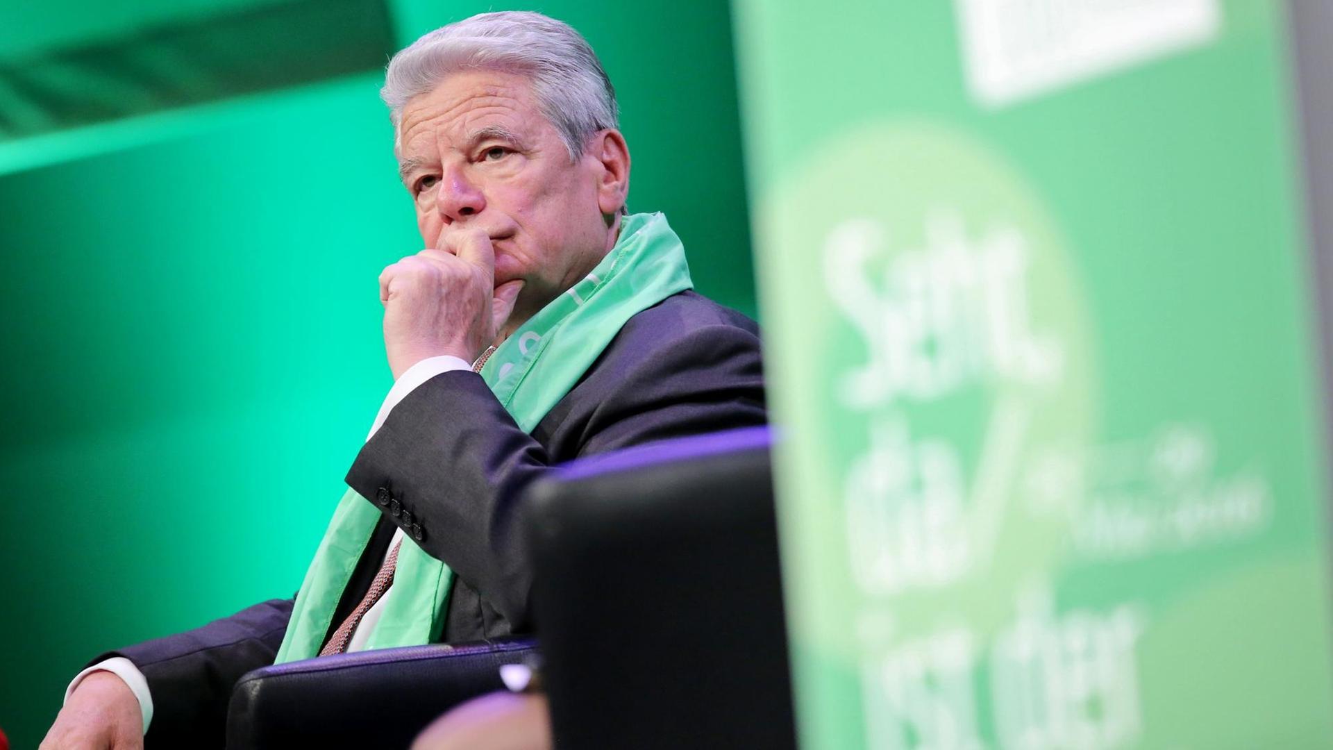 Bundespräsident Joachim Gauck während der Podiumsdiskussion auf dem 100. Deutschen Katholikentag in Leipzig. Bundespräsident Joachim Gauck während der Podiumsdiskussion auf dem 100. Deutschen Katholikentag in Leipzig.