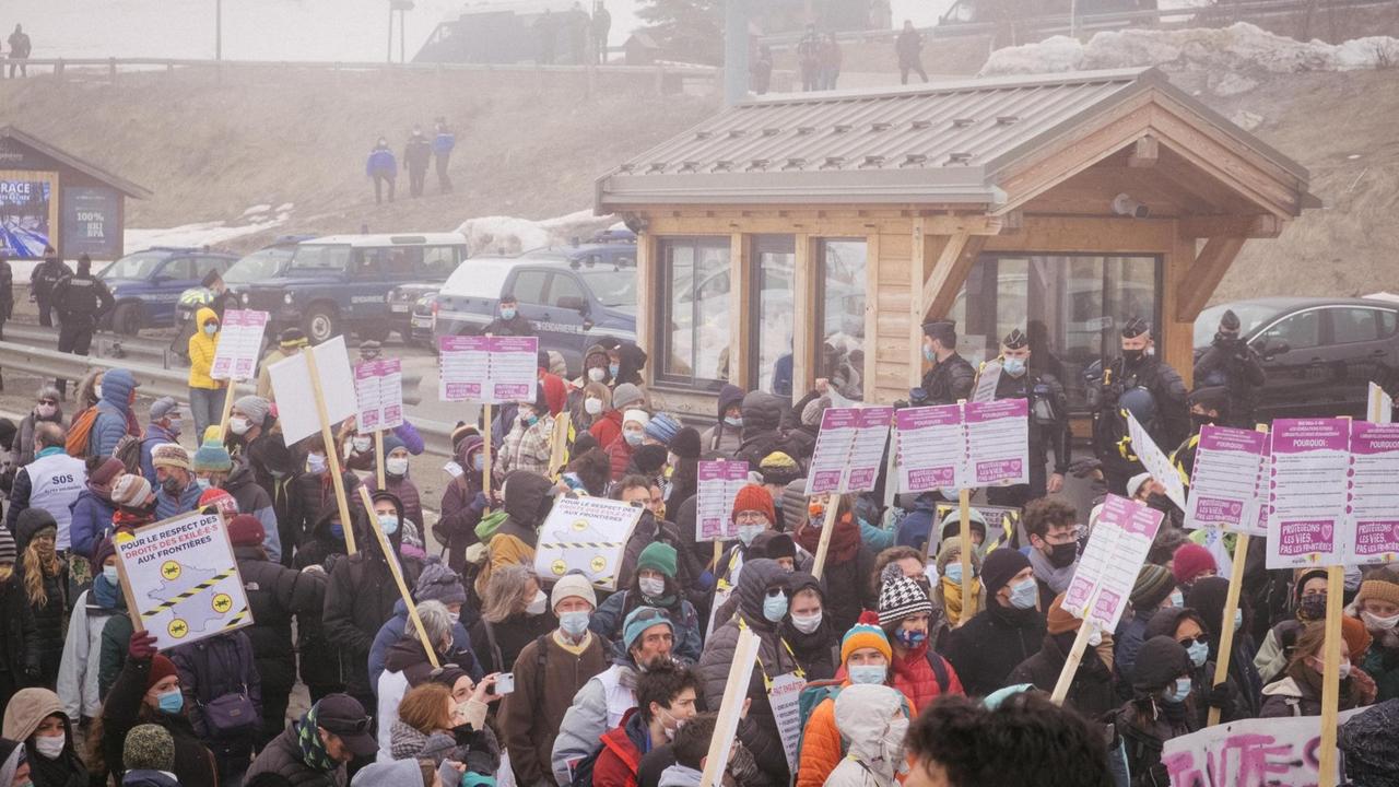 Demonstranten im Schnee. Demonstranten im Schnee.