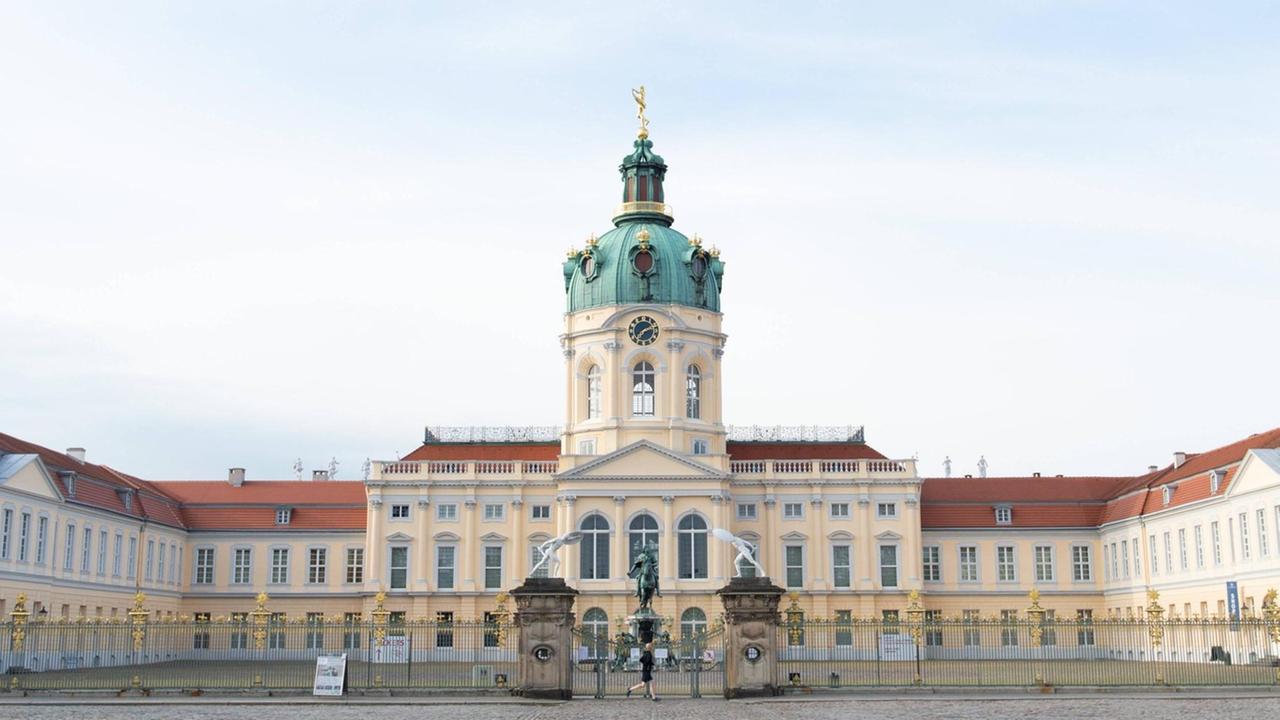 Frontansicht des Schlosses Charlottenburg. Frontansicht des Schlosses Charlottenburg.