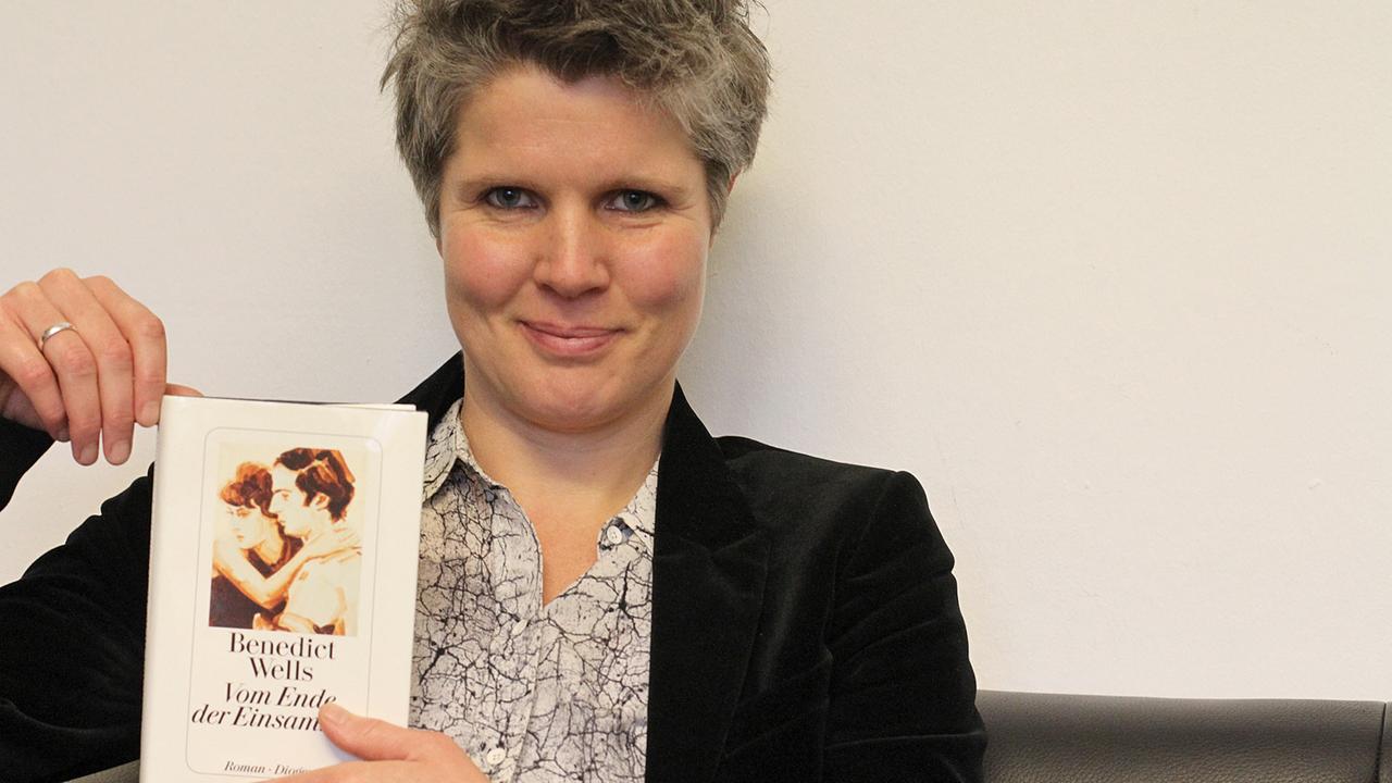 Svenja Flaßpöhler empfiehlt "Vom Ende der Einsamkeit" von Benedict Wells. Svenja Flaßpöhler empfiehlt "Vom Ende der Einsamkeit" von Benedict Wells.