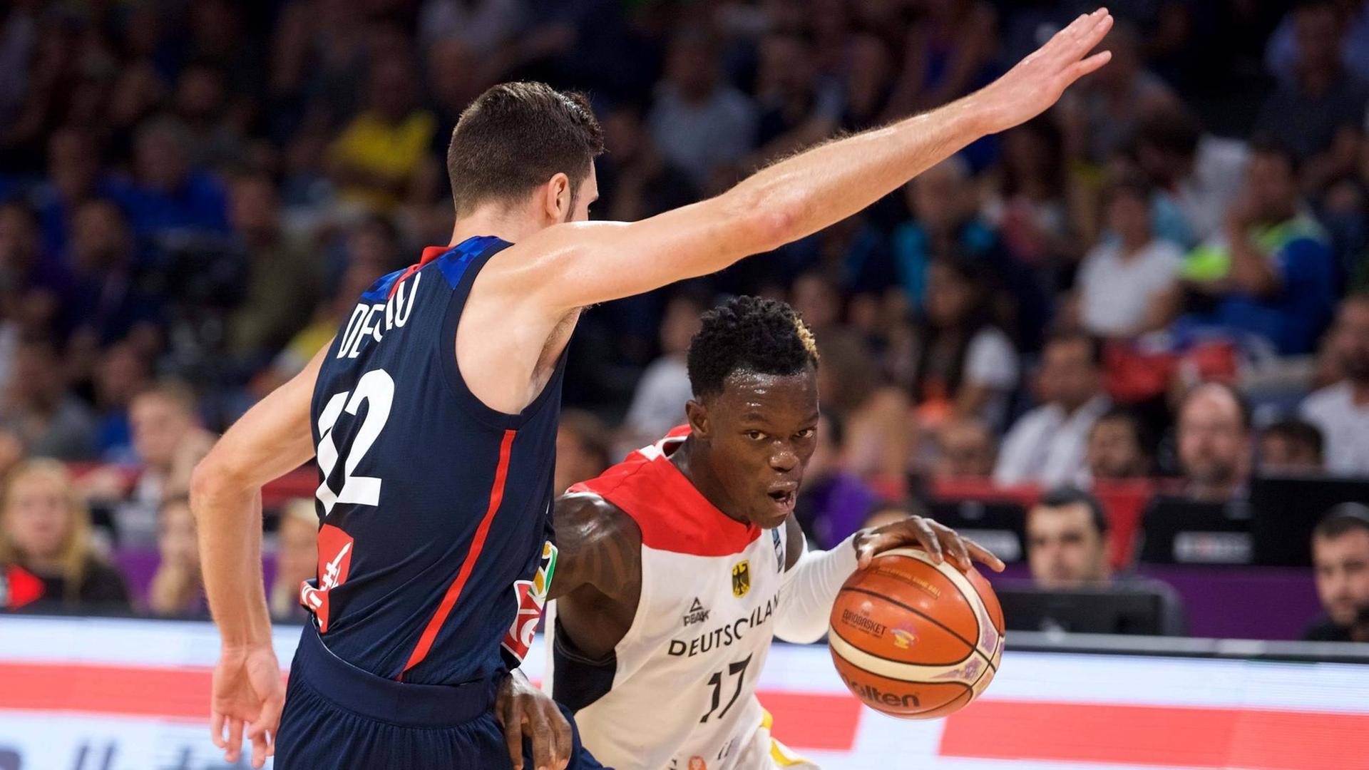Dennis Schröder beim Achtelfinale der Baskteball-EM gegen Frankreich Dennis Schröder beim Achtelfinale der Baskteball-EM gegen Frankreich