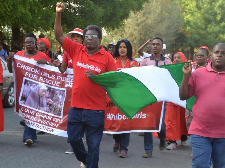 Aktivisten von #bringbackourgirls demonstrieren nach 1000 Tagen Gefangenschaft der Schulmädchen aus Chibok in der nigerianischen Hauptstadt Abuja (8. Januar 2017).