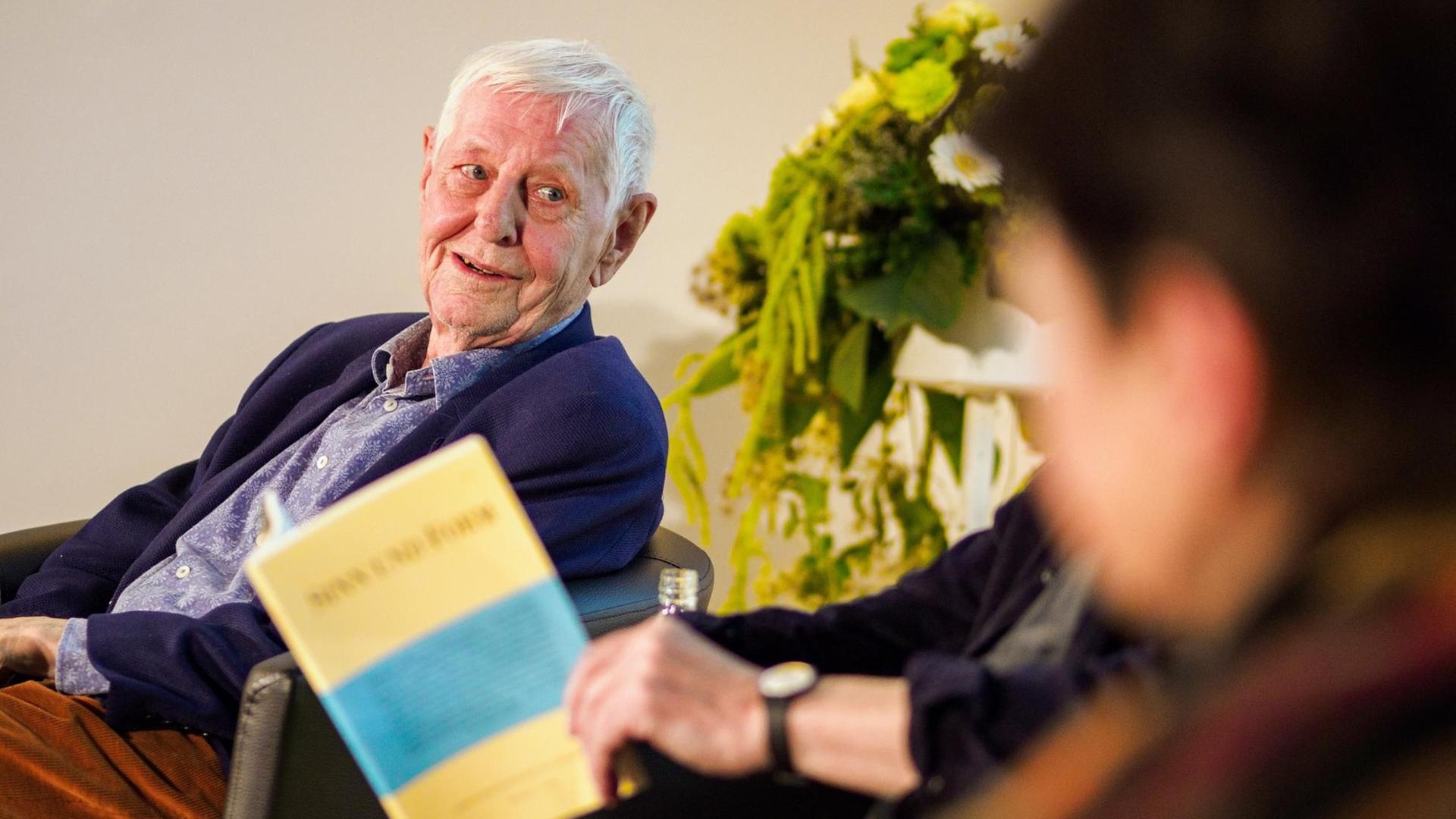 Der Schriftsteller Hans Magnus Enzensberger Der Schriftsteller Hans Magnus Enzensberger