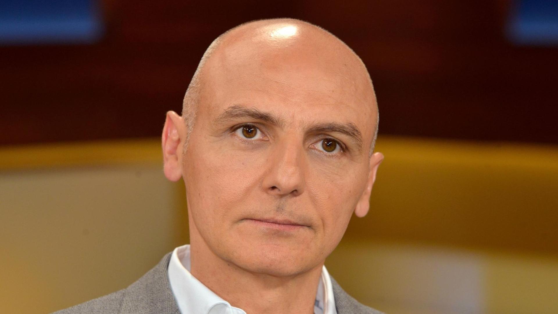 Giacomo Corneo, Wirtschaftswissenschaftler, aufgenommen am 07.05.2014 während der ARD-Talksendung "Anne Will" zum Thema: "Steuerungerechtigkeit mit System - Warum werden nur die Reichen immer reicher?" in den Studios Berlin-Adlershof. Giacomo Corneo, Wirtschaftswissenschaftler, aufgenommen am 07.05.2014 während der ARD-Talksendung "Anne Will" zum Thema: "Steuerungerechtigkeit mit System - Warum werden nur die Reichen immer reicher?" in den Studios Berlin-Adlershof.