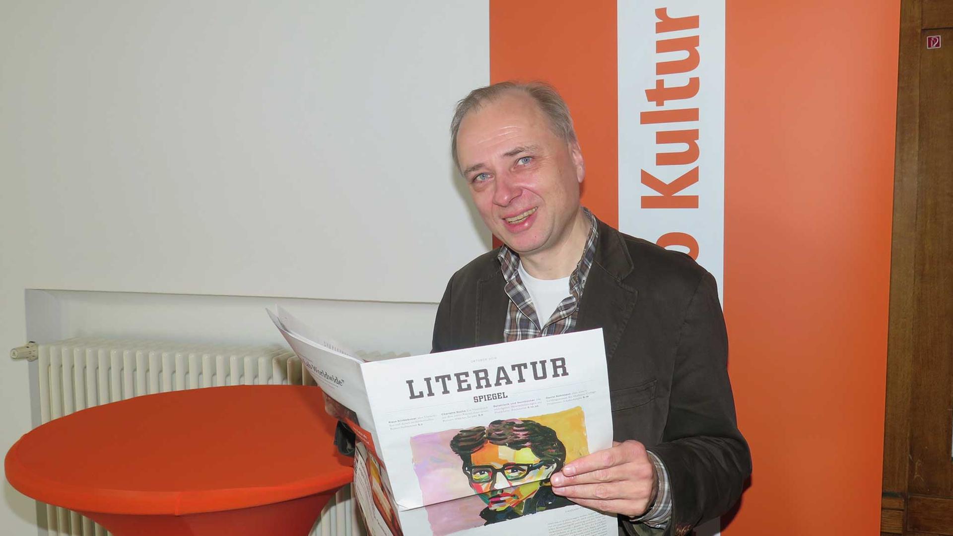 Gregor Dotzauer vom "Tagesspiegel" hat den neuen "Literatur Spiegel" unter die Lupe genommen. Gregor Dotzauer vom "Tagesspiegel" hat den neuen "Literatur Spiegel" unter die Lupe genommen.