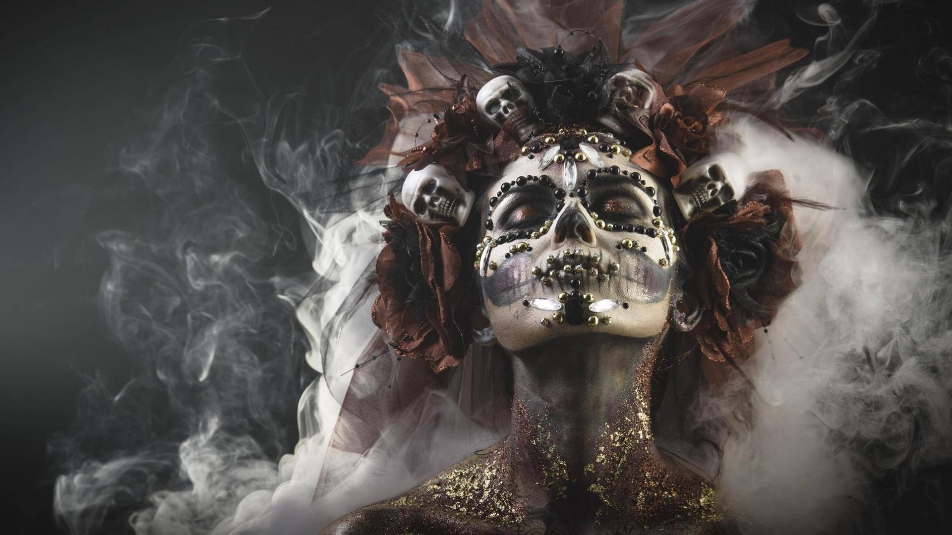 Vertrauen, Leidenschaft, Zuwendung - die Santa Muerte scheint für Frauen besonders attraktiv Vertrauen, Leidenschaft, Zuwendung - die Santa Muerte scheint für Frauen besonders attraktiv