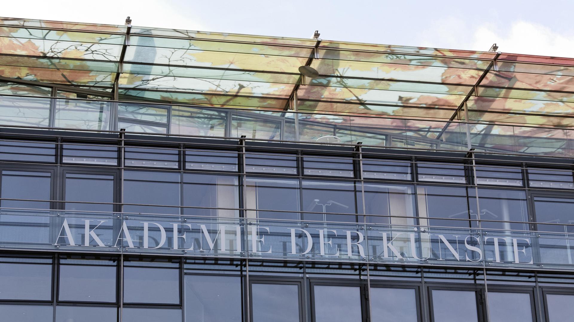 Blick auf die Akademie der Künste in Berlin