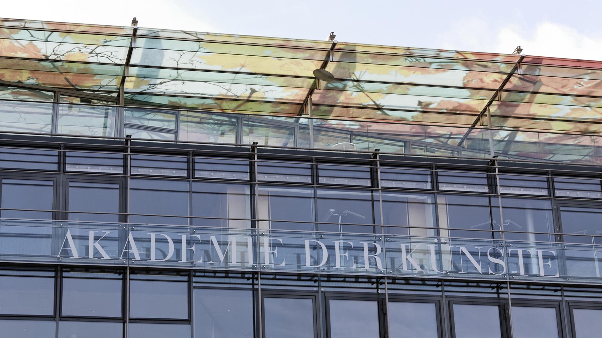 Blick auf die Akademie der Künste in Berlin Blick auf die Akademie der Künste in Berlin