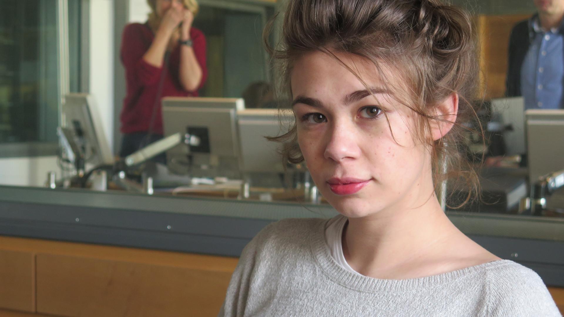 Die Autorin Ronja von Rönne zu Gast im Studio von Deutschlandradio Kultur. Die Autorin Ronja von Rönne zu Gast im Studio von Deutschlandradio Kultur.