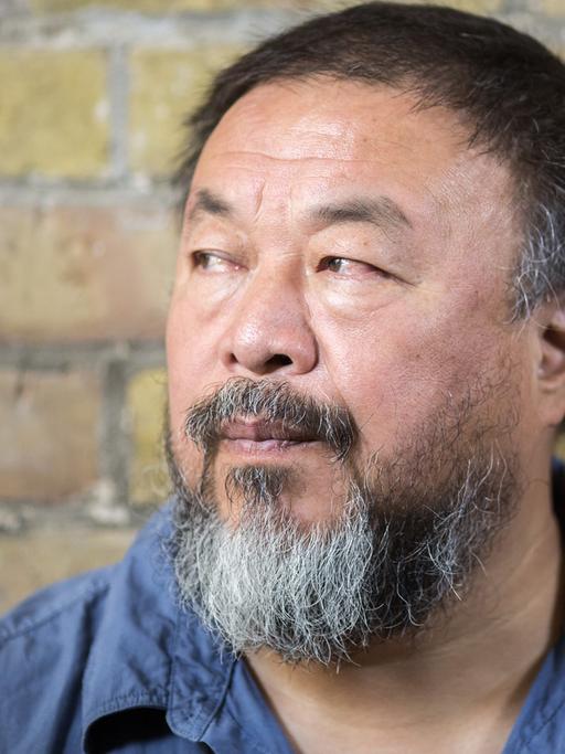 Der chinesische Künstler Ai Weiwei in seinem Atelier in Berlin