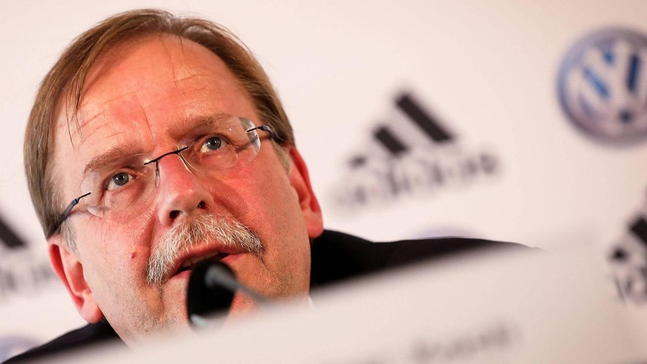 DFB-Vizepräsident Rainer Koch bei einer Pressekonferenz. DFB-Vizepräsident Rainer Koch bei einer Pressekonferenz.