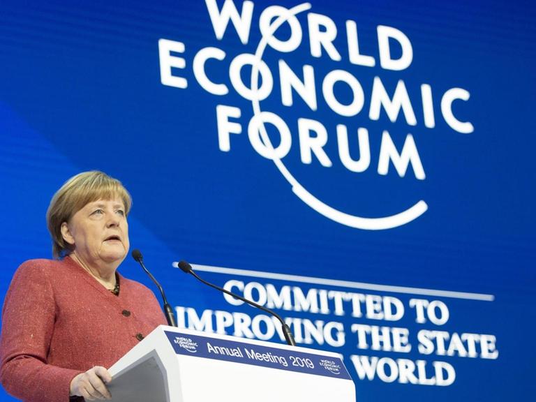 Die deutsche Bundeskanzlerin Angela Merkel spricht beim Weltwirtschaftsforum in Davos am 23. Januar 2019