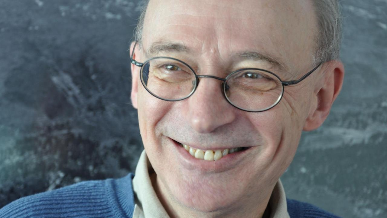 Porträt des Schweizer Schriftstellers Iso Camartin Porträt des Schweizer Schriftstellers Iso Camartin