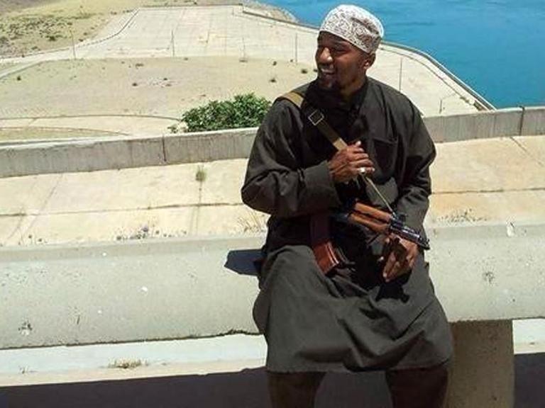 Ein Foto des IS-Kämpfer Denis Cuspert, das die Terrorgruppe verbreitet hat.