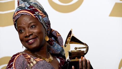 Die im westafrikanischen Benin geborene und in New York lebende Musikerin Angelique Kidjo wurde für Album "Eve" 2015 mit dem Grammy für das Beste Weltmusik Album ausgezeichnet.