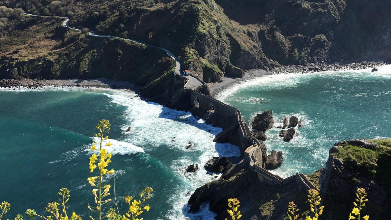 Idylle ohne Eintrittskarte - San Juan de Gaztelugatxe. Idylle ohne Eintrittskarte - San Juan de Gaztelugatxe.