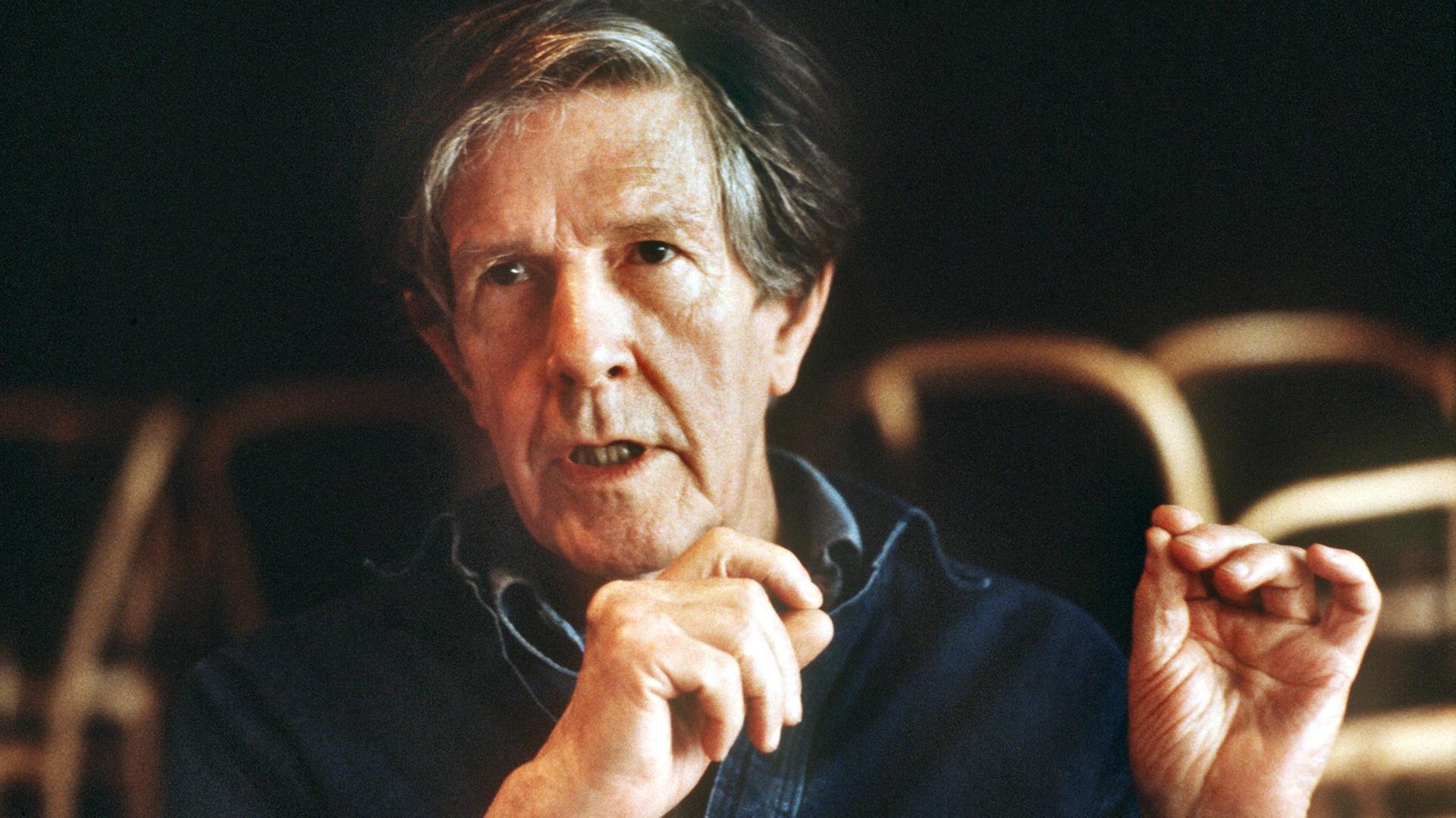 Der amerikanische Komponist und Schriftsteller John Cage am 29. April 1982 im Frankfurter Theater am Turm. Cage, einer der bedeutensten Avantgardisten des 20. Jahrhunderts, wurde am 5. September 1912 in Los Angeles geboren und ist am 12. August 1992 in New York gestorben. Der amerikanische Komponist und Schriftsteller John Cage am 29. April 1982 im Frankfurter Theater am Turm. Cage, einer der bedeutensten Avantgardisten des 20. Jahrhunderts, wurde am 5. September 1912 in Los Angeles geboren und ist am 12. August 1992 in New York gestorben.