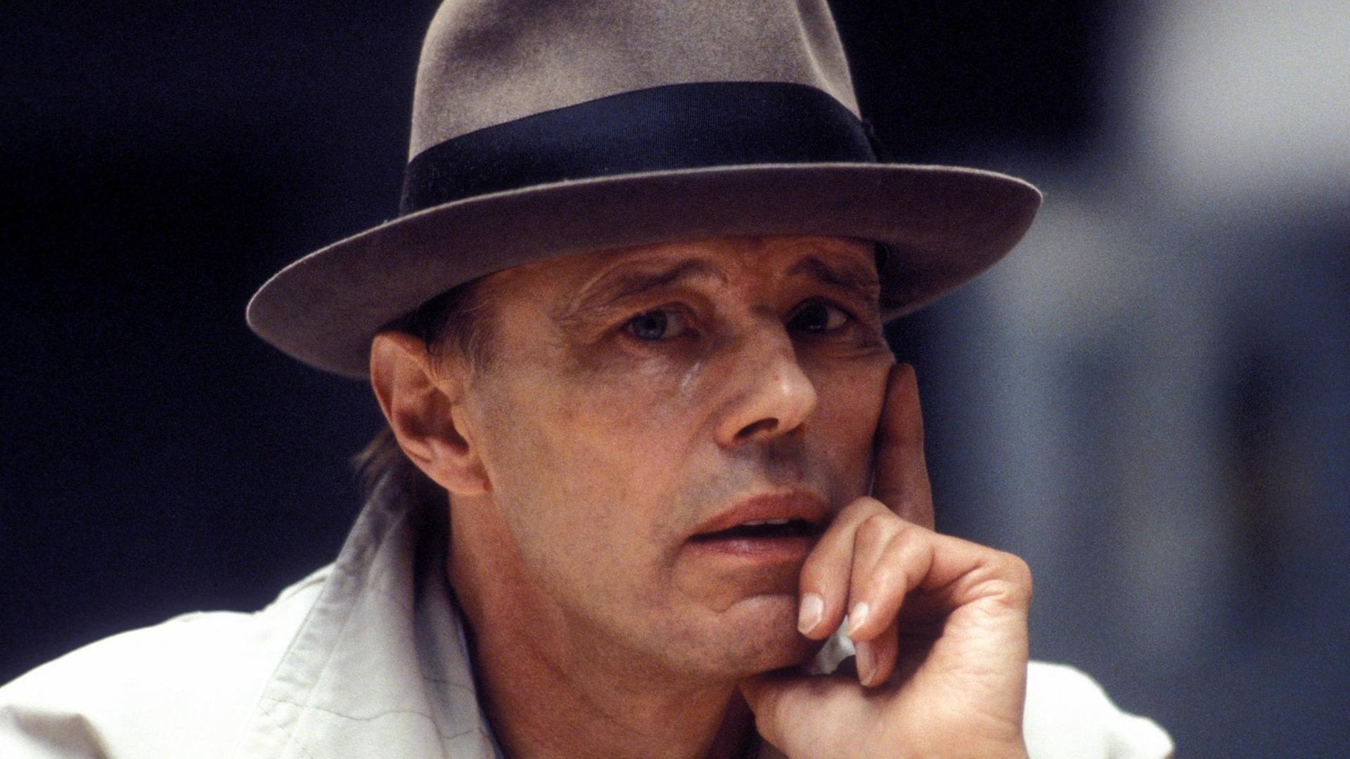 Der Künstler Joseph Beuys. Der Künstler Joseph Beuys.