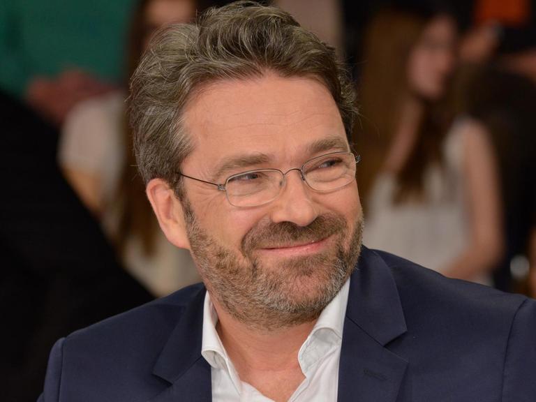 Stephan Detjen, Chefkorrespondent des Deutschlandradio in Berlin, aufgenommen am 17.03.2016 während der ZDF-Talksendung "Maybrit Illner" zum Thema "Feilschen um die Flüchtlinge - was bringt Merkels Türkei-Plan?" im ZDF-Hauptstadtstudio im Berliner Zollernhof Unter den Linden. Foto: Karlheinz Schindler | Verwendung weltweit