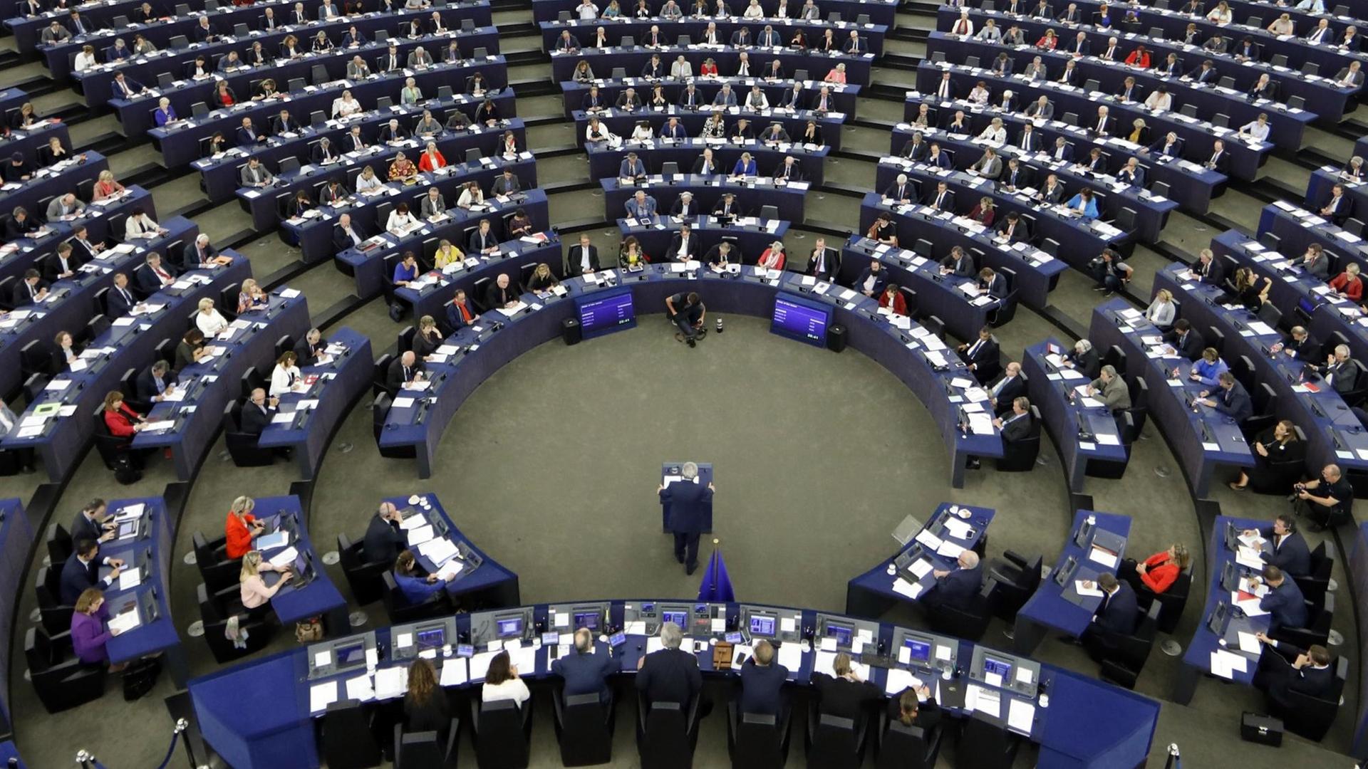 Kommissionspräsident Jean-Claude Juncker spricht am 13.09.2017 im Europaparlament in Straßburg. Kommissionspräsident Jean-Claude Juncker spricht am 13.09.2017 im Europaparlament in Straßburg.