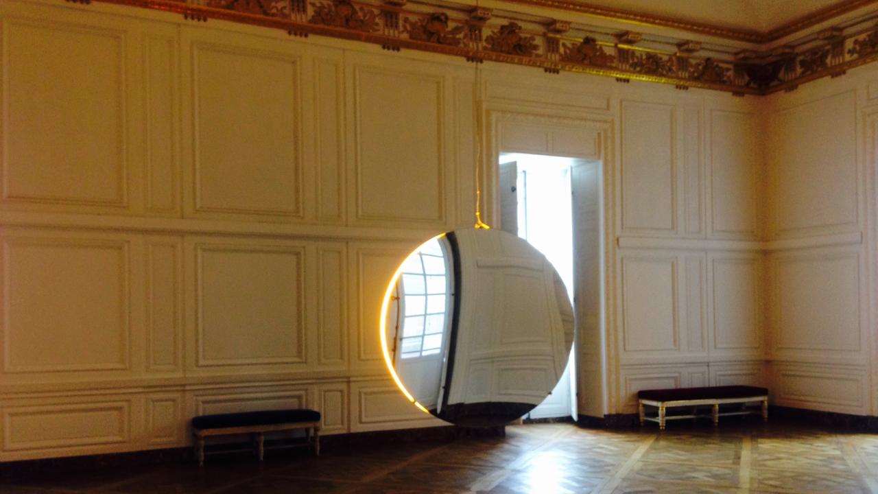 Die Installation "Solar Compression" von Olafur Eliasson im Schloss Versailles. Die Installation "Solar Compression" von Olafur Eliasson im Schloss Versailles.