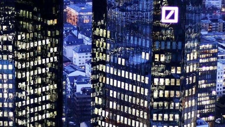 Das Foto von Februar 2018 zeigt die Türme der Deutschen Bank in Frankfurt am Main. Das Foto von Februar 2018 zeigt die Türme der Deutschen Bank in Frankfurt am Main.