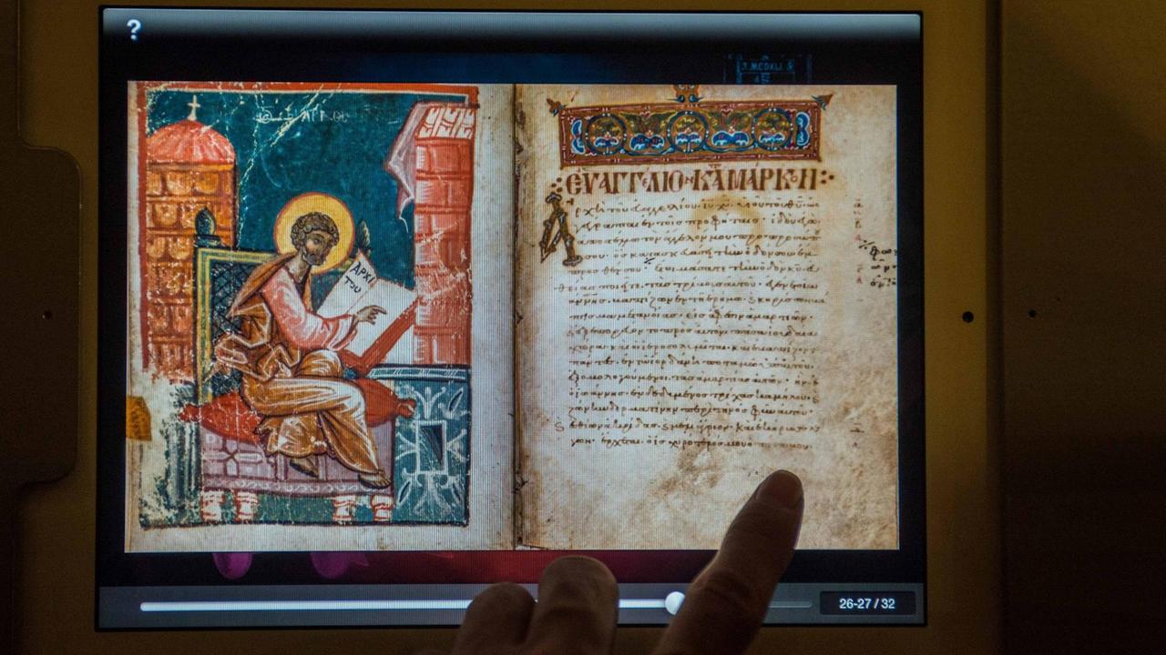 Präsentation eines Bibel-Mauskripts im Rahmen einer Ausstellung im Bible Lands Museum in Jerusalem Präsentation eines Bibel-Mauskripts im Rahmen einer Ausstellung im Bible Lands Museum in Jerusalem