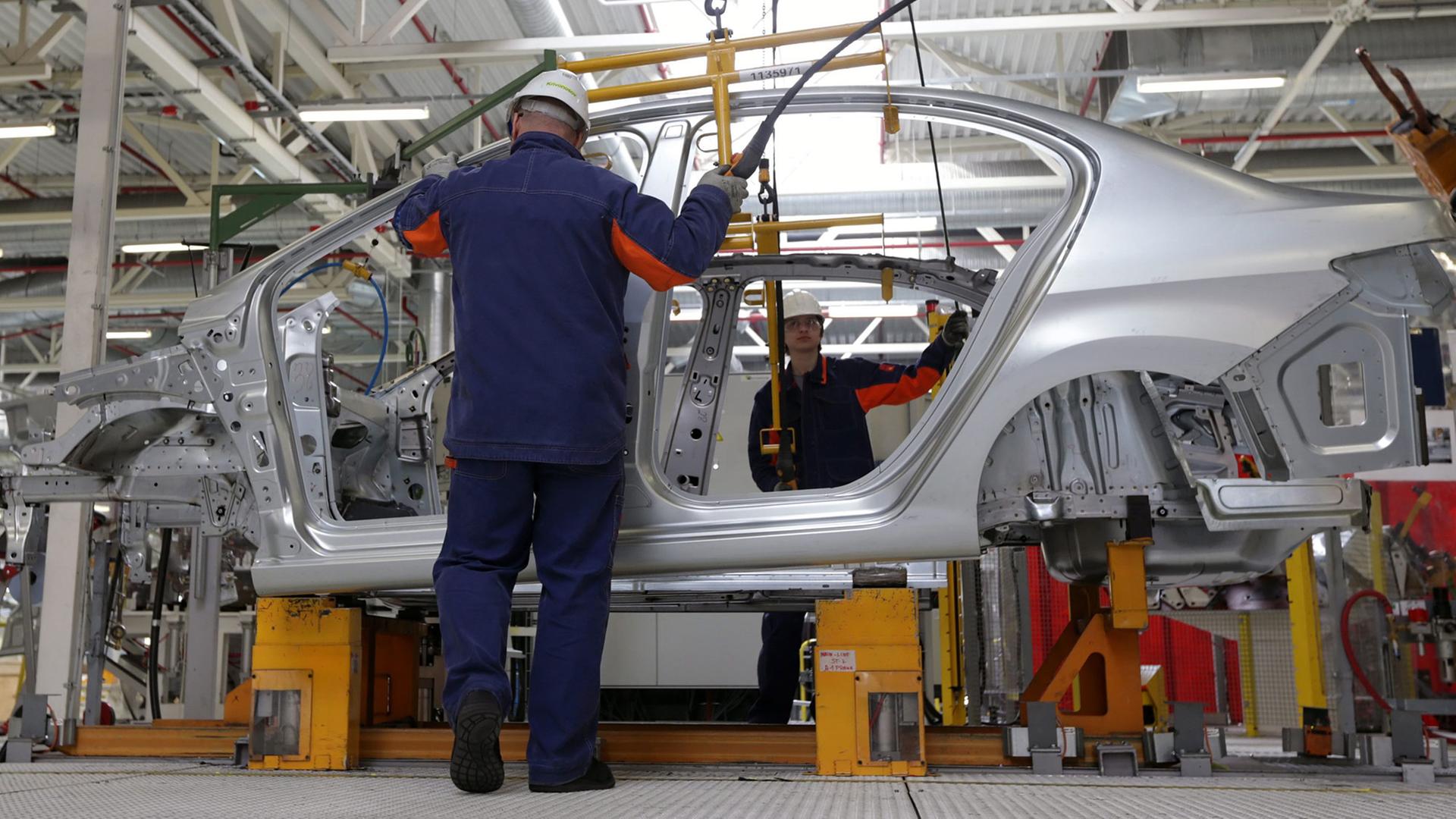 In einer Fabrik im russischen Kaluga wird der Citroen C4 produziert. In einer Fabrik im russischen Kaluga wird der Citroen C4 produziert.