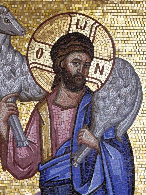 Das Mosaik im Kloster Kykkos auf Zypern zeigt Jesus als "guten Hirten" mit einem Lamm auf den Schultern