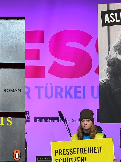 Buchcover "Das Haus aus Stein" von Asli Erdogan. Im Hintergrund ein Bild von einer Solidaritätsveranstaltung zur Freilassung von Asli Erdogan aus dem Jahr 2017.