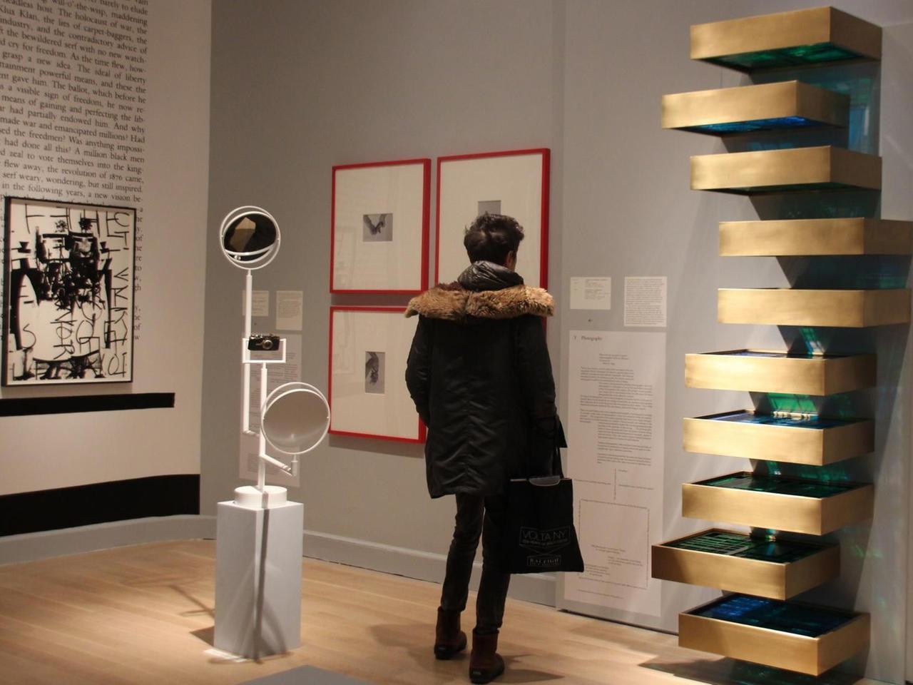 Blick ins Jüdische Museum New York mit der neuen Ausstellung über das letzte Buch des deutschen Philosophen Walter Benjamin (1892-1940). Blick ins Jüdische Museum New York mit der neuen Ausstellung über das letzte Buch des deutschen Philosophen Walter Benjamin (1892-1940).