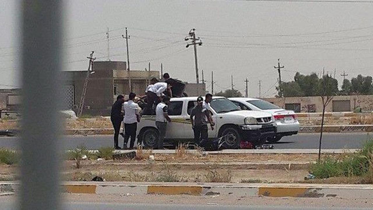 Studenten der Anbar-Universität fliehen vor Islamisten. Studenten der Anbar-Universität fliehen vor Islamisten.