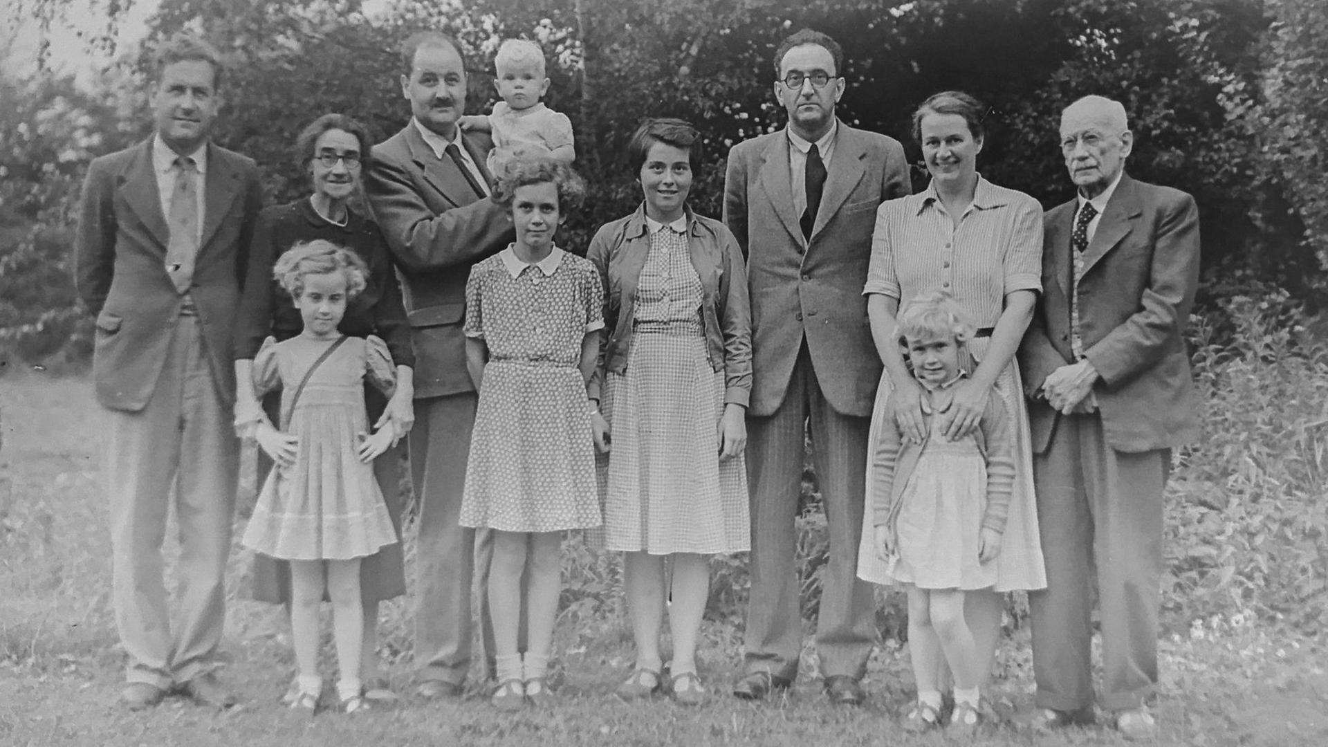 Historische Aufnahme einer Familie Historische Aufnahme einer Familie