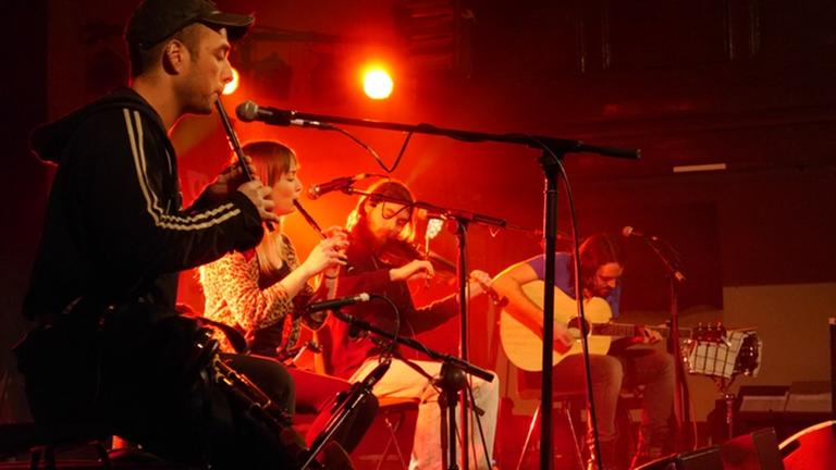 Die Band "Lynched" während eines Konzerts in der St Michan's Church in Dublin: Die Band "Lynched" während eines Konzerts in der St Michan's Church in Dublin:
