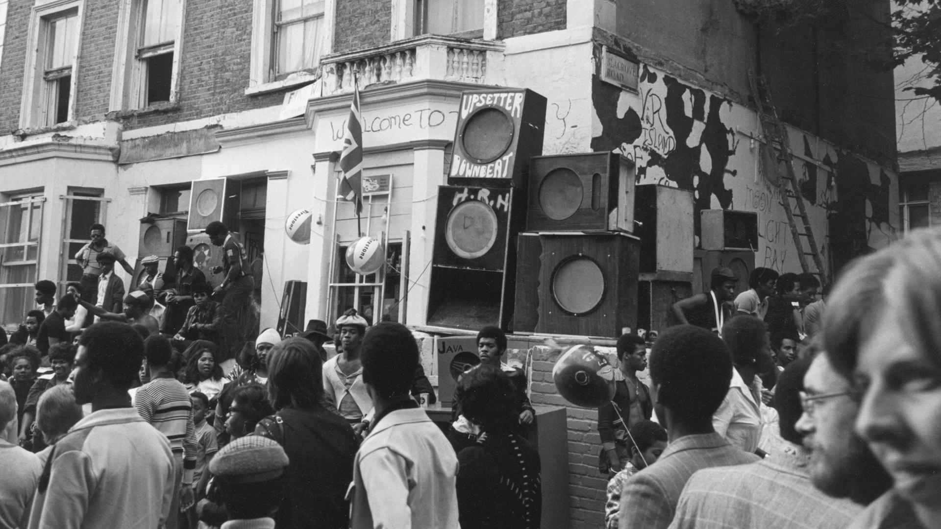 Soundsystem beim Notting Hill Carnival in London 1975 Soundsystem beim Notting Hill Carnival in London 1975